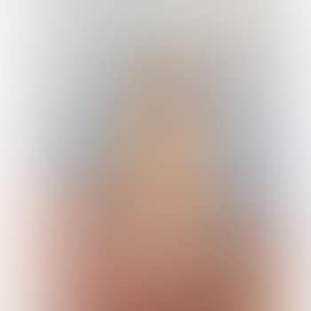 Femme Nu Assise Sur La Plage (preview)