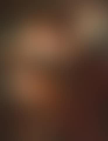 Two female figures (preview)