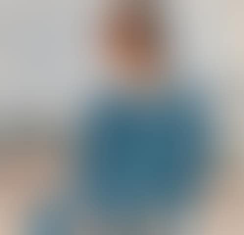 Girl in Blue Blouse (preview)