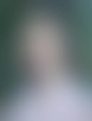 Jeune femme sur fond vert (preview)