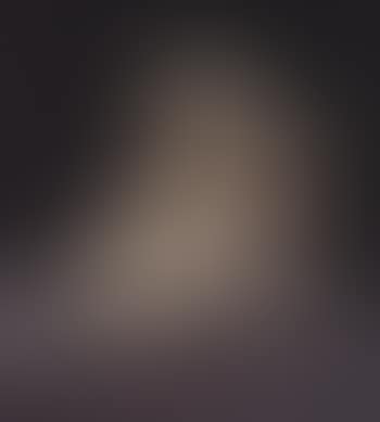 Woman kneeling (preview)