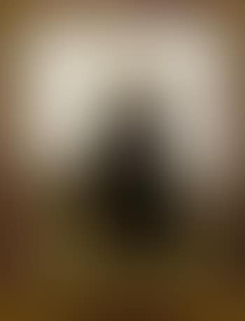 Seated figure (preview)