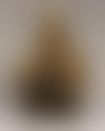 Crouching woman (preview)