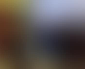 Femme au balcon tenant un drap (preview)