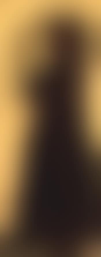 Portrait of girl, standing (preview)