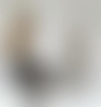 Nude sitting (preview)