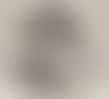 Dishevelled woman (preview)