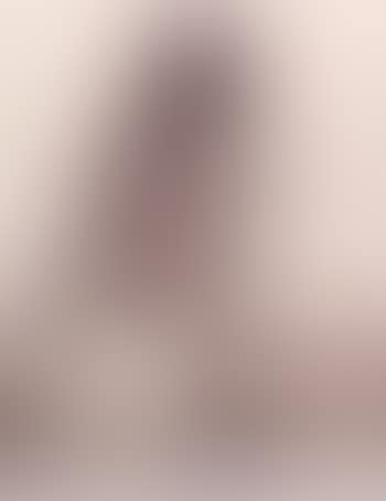 Seated figure (preview)