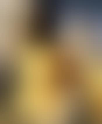 Ma femme nue regardant son propre corps devenir marches (preview)