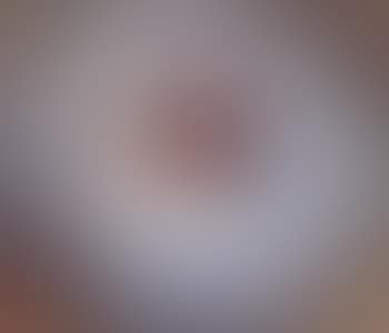 Red apple on a blue plate (preview)
