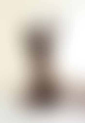 Woman kneeling (preview)