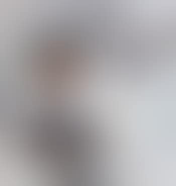 Woman with doves (preview)