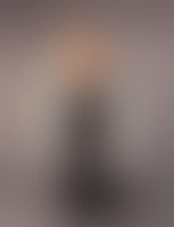 Mann mit dunkelbauer hose (preview)