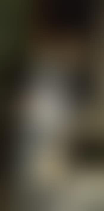 Jeune femme en kimono devant le miroir (preview)
