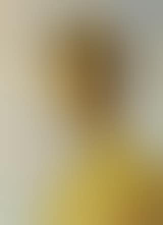 Girl from Skagen in yellow dress seen in profile (preview)