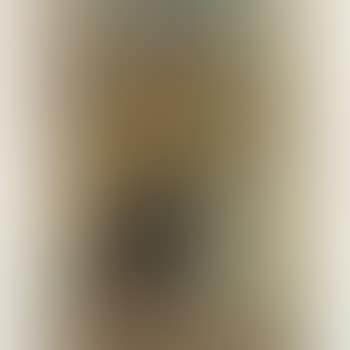 Femme À La Cigarette Devant La Porte Bleue (preview)