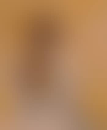 Fillette de dos aux longs cheveux (preview)