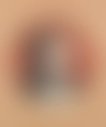 Brustbild einer jungen Frau in Tracht, mit Haube (preview)