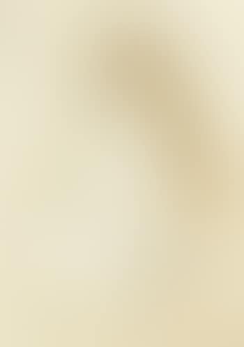 Jeune fille blonde assise (preview)