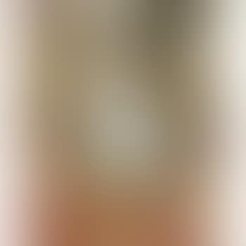 Femme Assise Dans Un Fauteuil (preview)