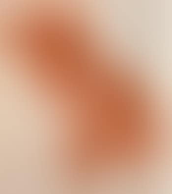 Femme assise de trois-quart (preview)