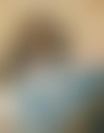 Porträt einer jungen Frau mit Nelke. (preview)
