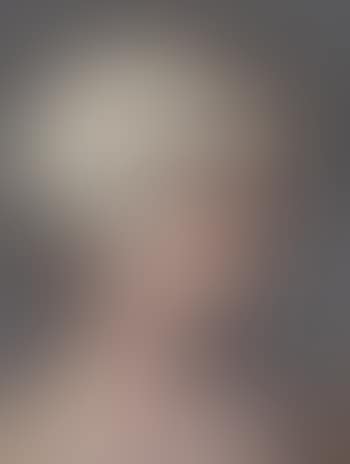 Mädchen Mit Kopftuch Girl With Headscarf (preview)