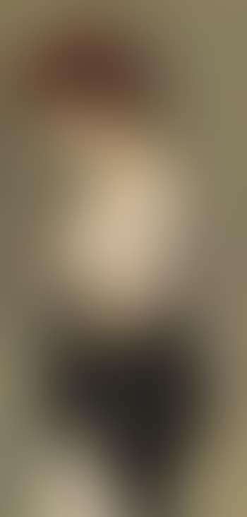 A standing woman in profile (preview)