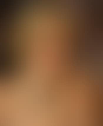 Portrait de jeune femme au collier de perles grises (preview)