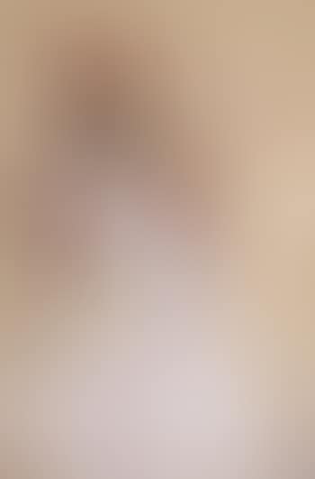 Portrait de jeune femme accoudée (preview)