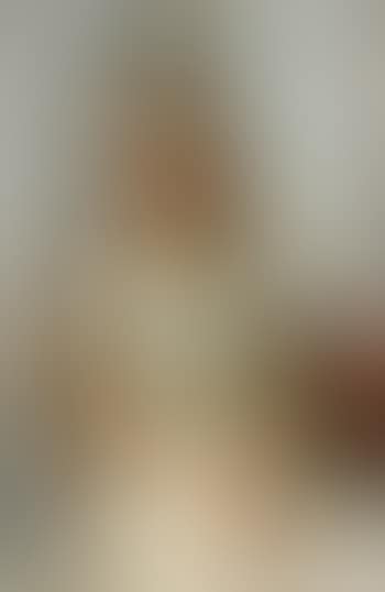 Sittande ung flicka (preview)