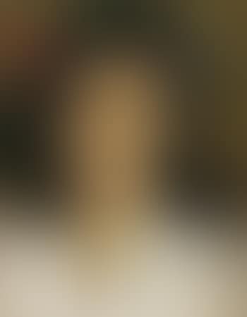Retrato de mujer con flor en el pelo (preview)