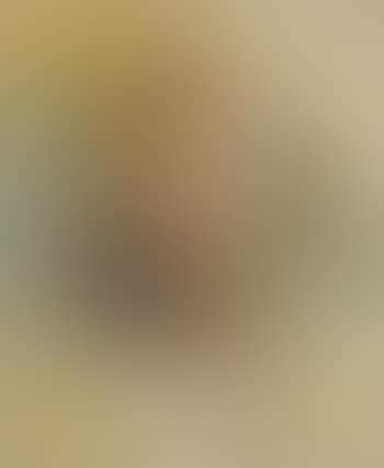 Jeune Femme Relevant Ses Cheveux (preview)