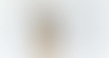 Donna nuda che avvita una lampadina (Nude woman affixing a light bulb) (preview)