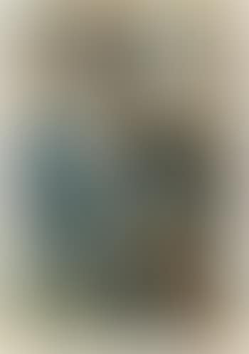 Sitzende Frau in blauem Kleid; Frauenakt von vorne (preview)
