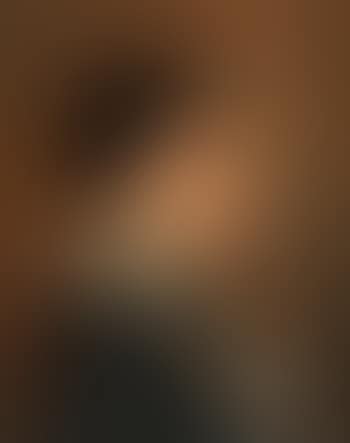 A young woman in black (preview)