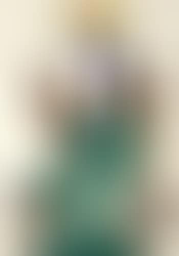 Femme Assise Sur Une Chaise (preview)