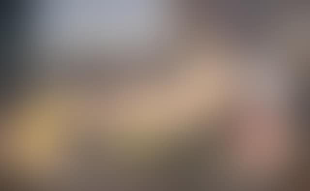 Liegender Mädchenakt vor Fenster mit Berglandschaft (preview)