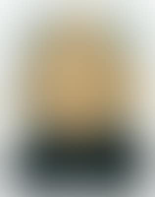 Frau vor hellblauem Hintergrund (Woman against a light blue background) (preview)