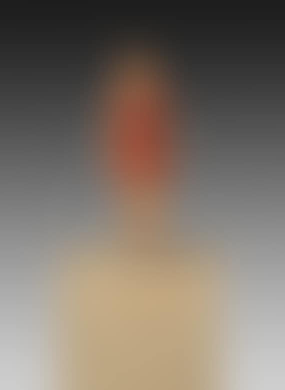 Frau in rotem Kleid (preview)