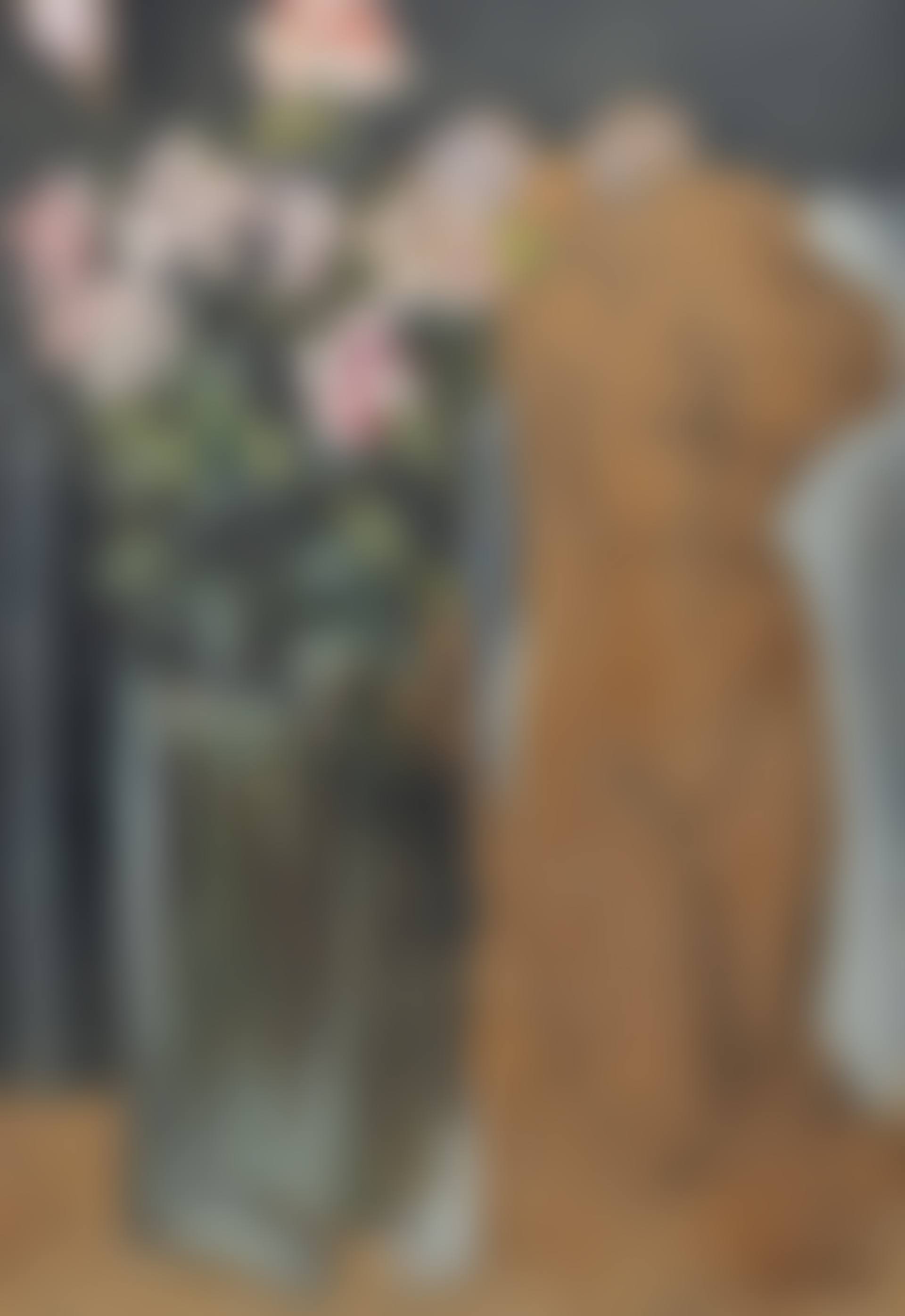 Bouquet de fleurs et l'esquisse d'une statue (preview)