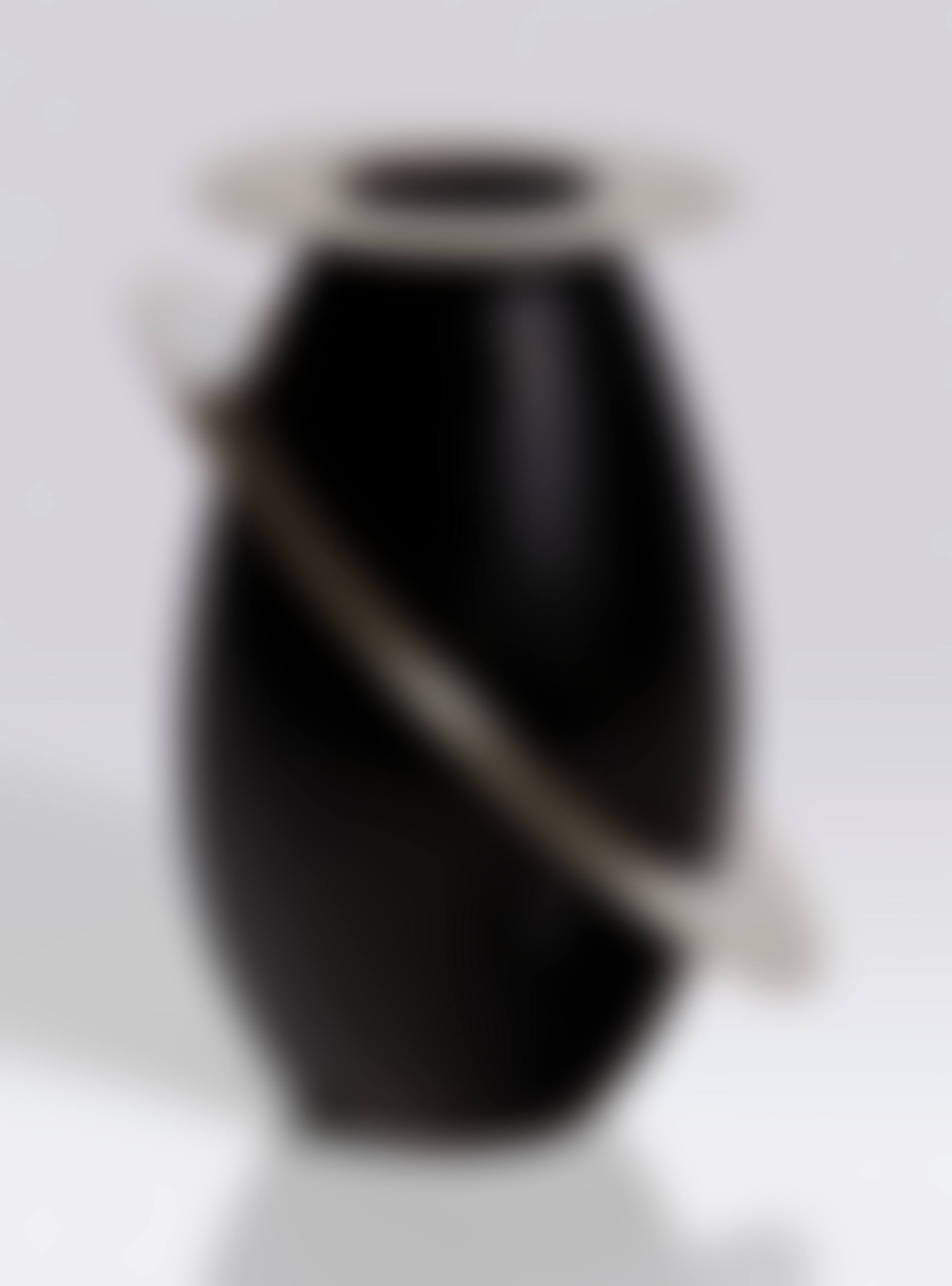 VASE À AILETTES, VERS 1928 (preview)