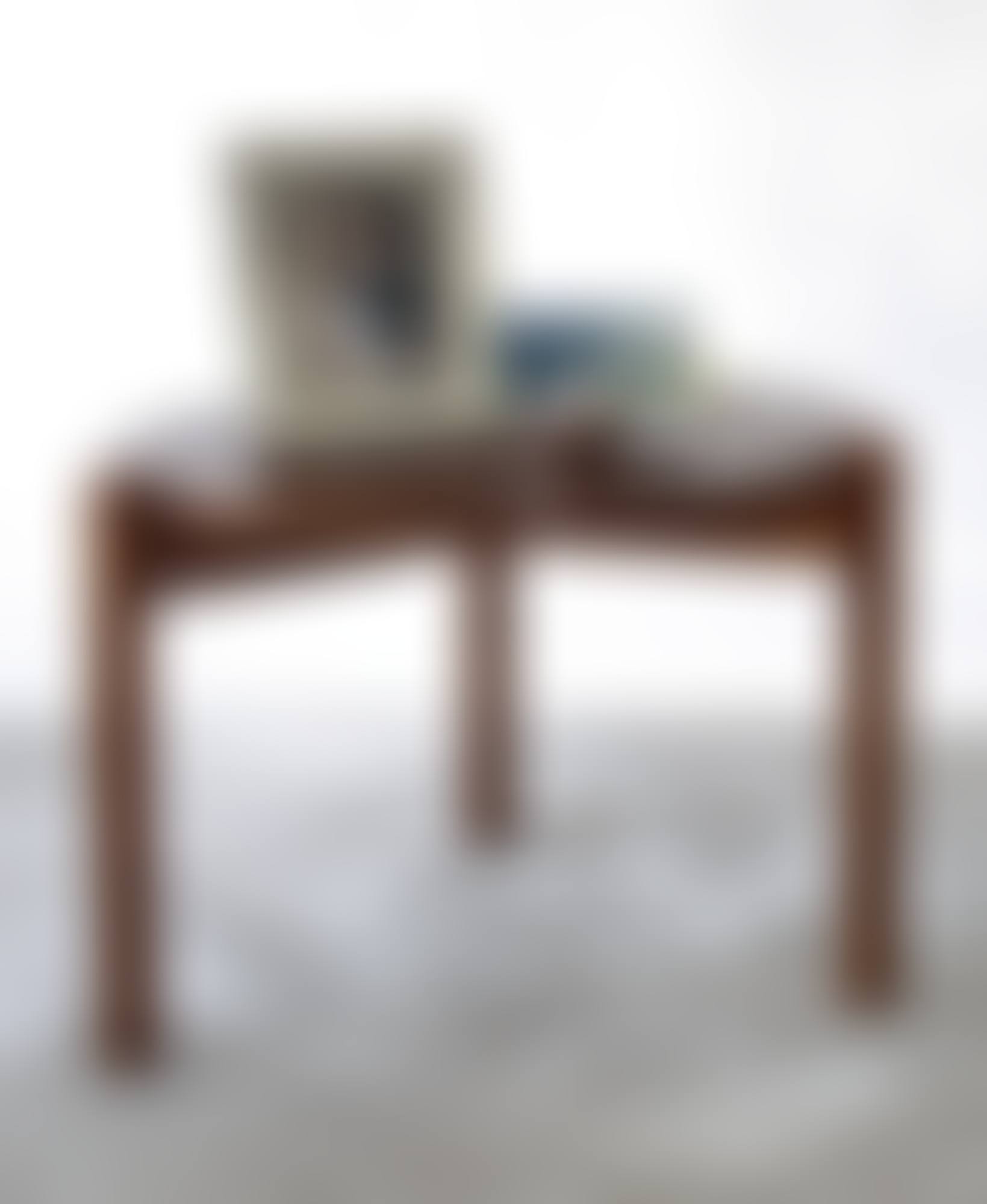 SIDE TABLE (preview)