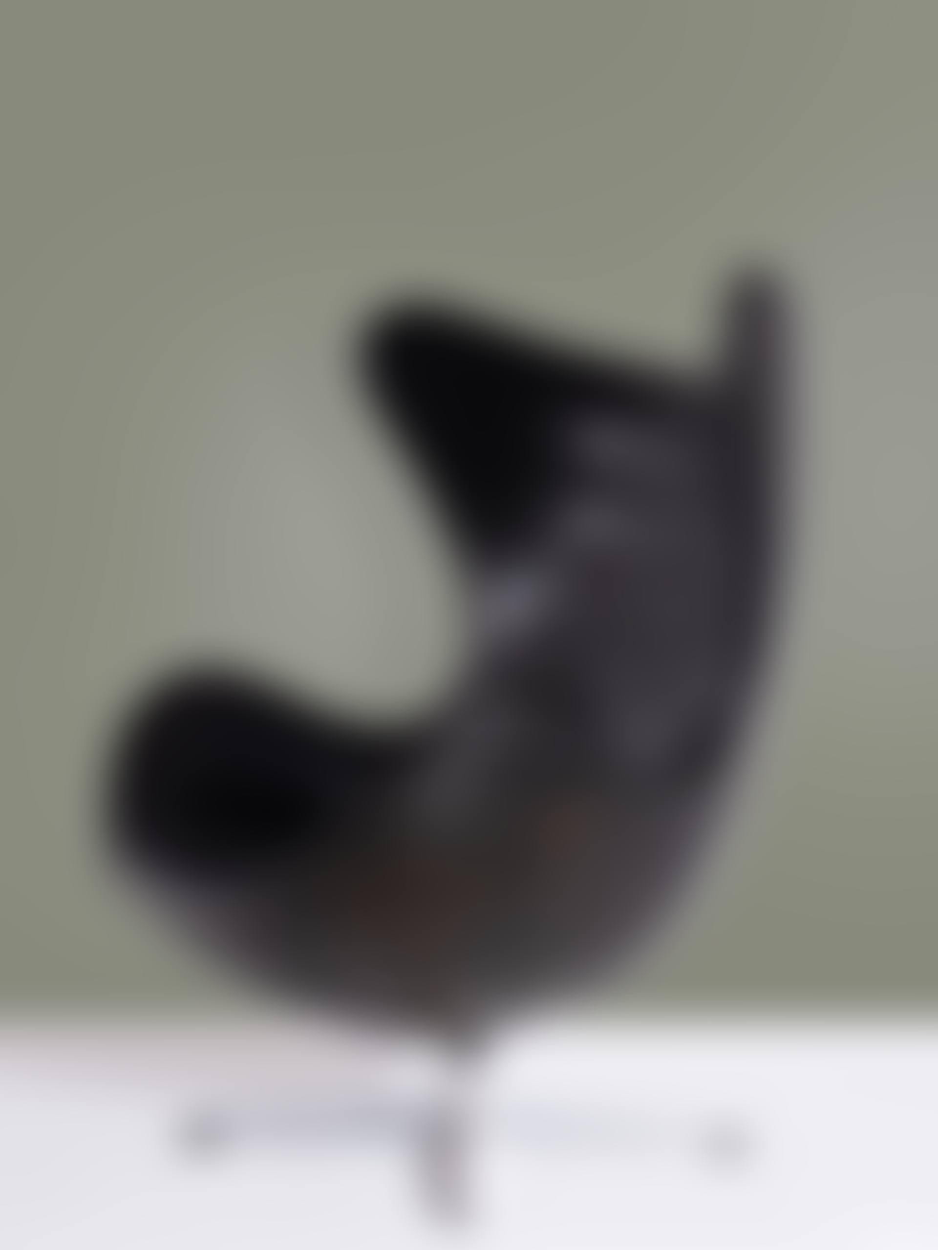 Fauteuil « Egg Chair » mod. 3317 et son ottoman (preview)