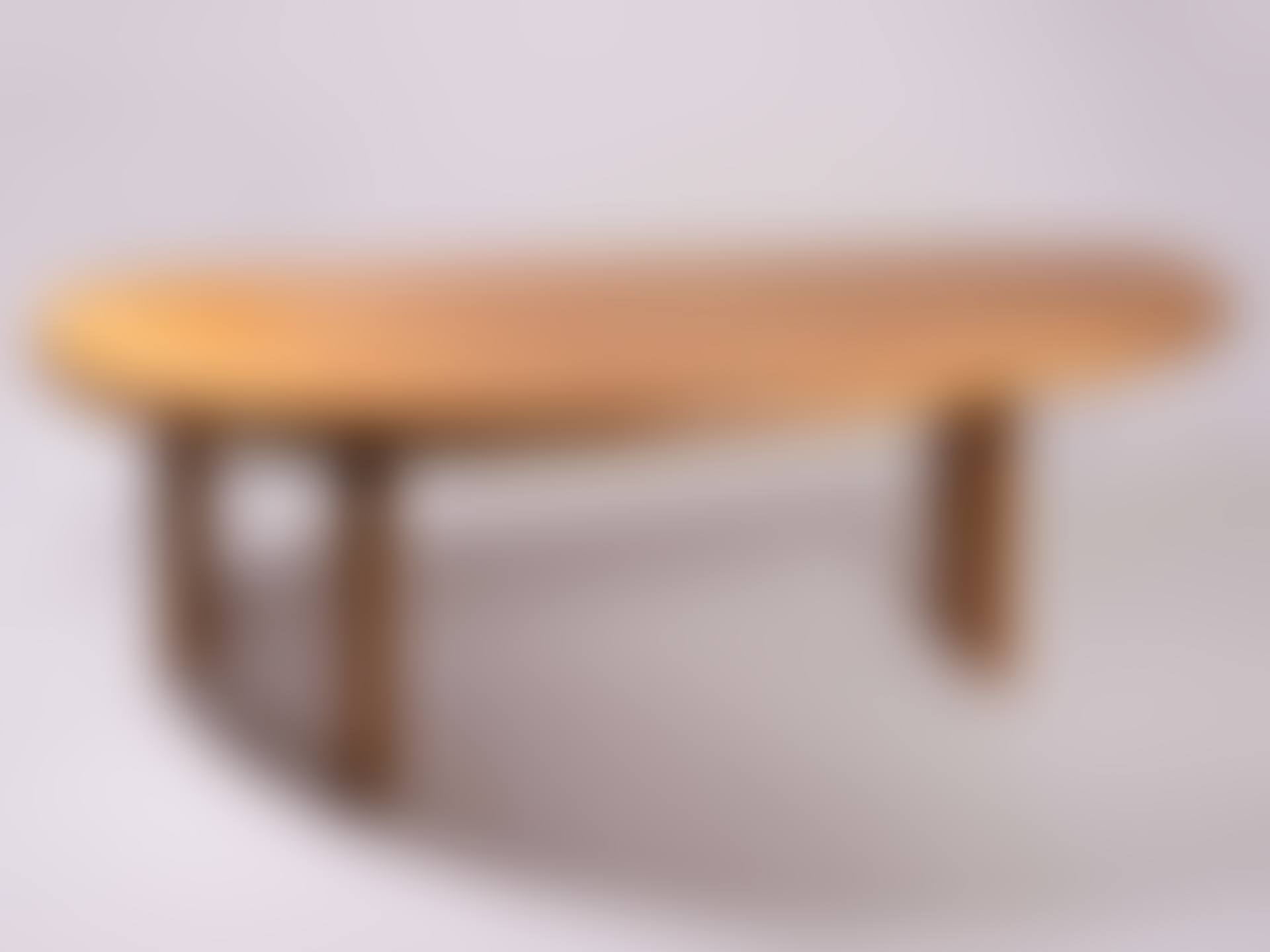 Importante table dite «Forme libre» (preview)