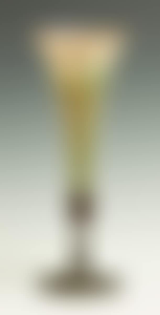 Pulled feather trumpet vase (preview)