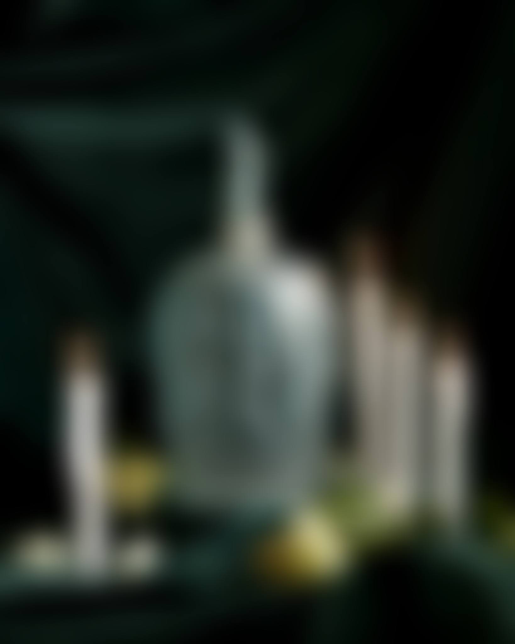 DOUZE FIGURINES AVEC BOUCHON FIGURINE VASE AND STOPPER, NO. 914 (preview)