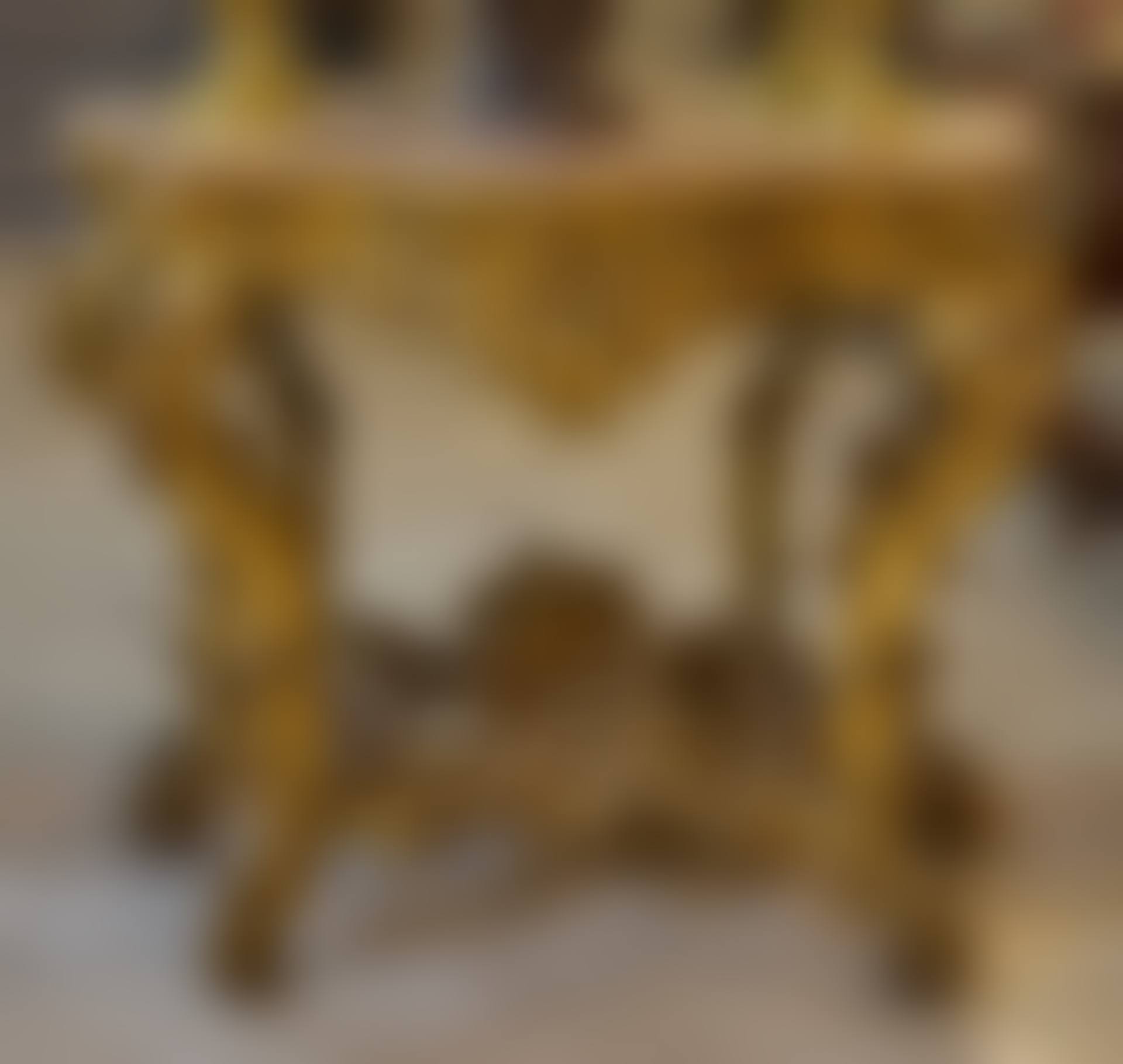Curved console table (preview)