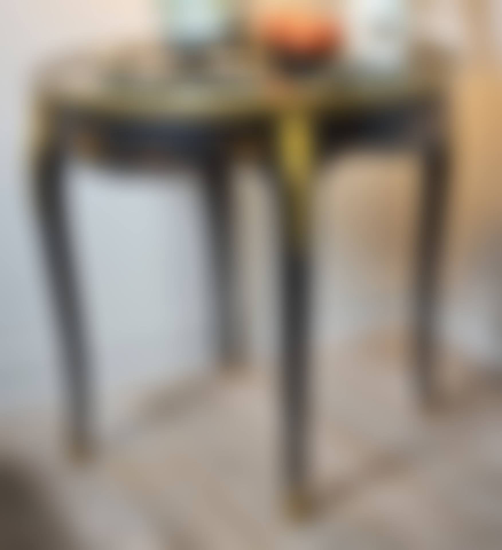 Four-legged lacquered pedestal table with a side shelf and a marble top (preview)