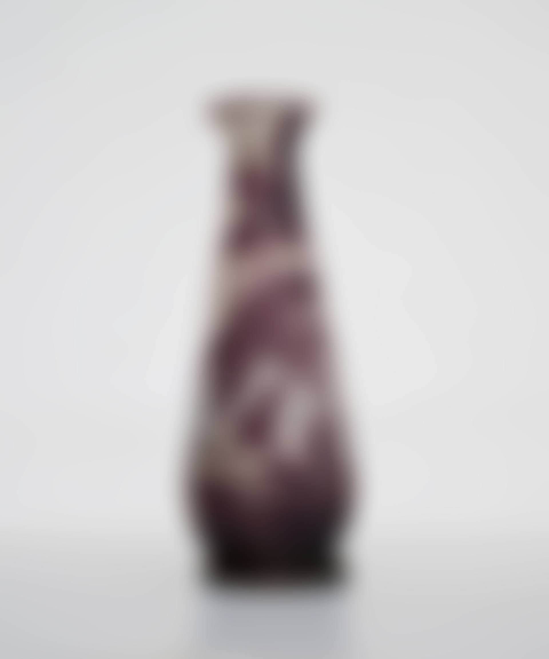 Vase de forme balustre; A signed baluster-shaped vase (preview)